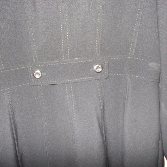 White House Black Market - Picture 8 of 16